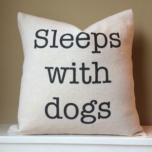 *Brand New* 🐶 Dog Lover Gift -SLEEPS WiTH DOGS 🐶